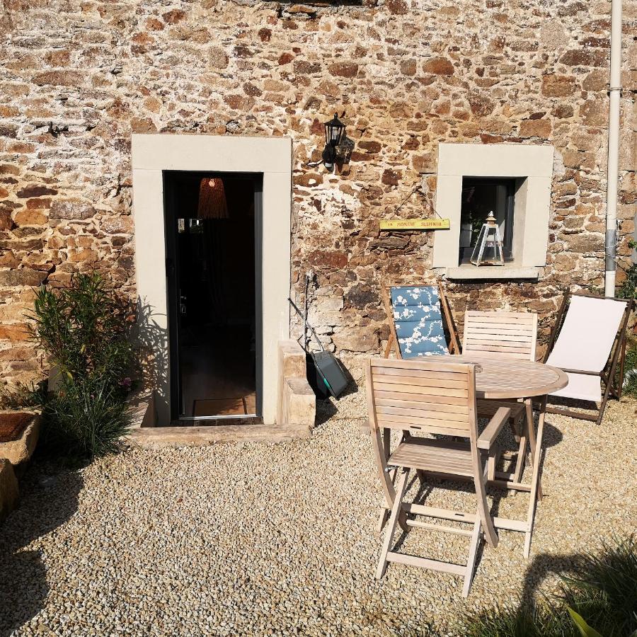 Au Gray Du Temps Suspendu Bed & Breakfast Pleslin-Trigavou Exterior photo